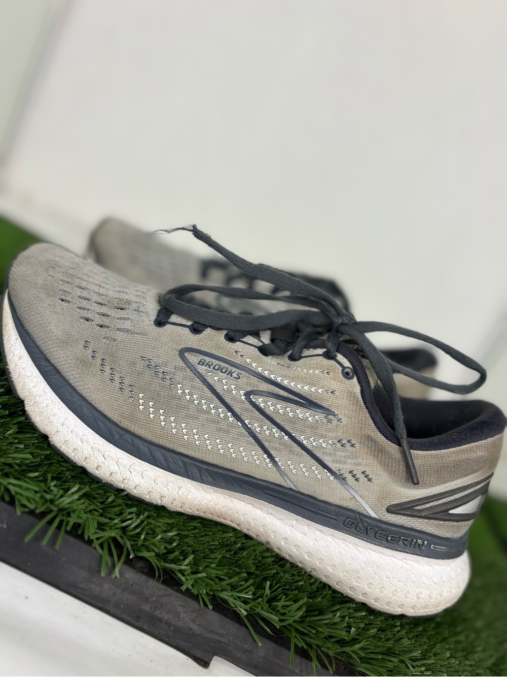 Brooks Glycerin 19 Running Shoes Women's Size 8 Gray Black Comfort Cushion